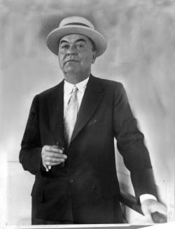 John Ringling w straw hat 3