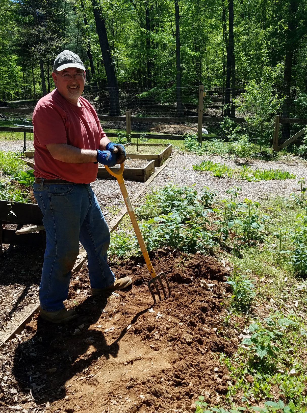 Sandy digging.2mp.jpg